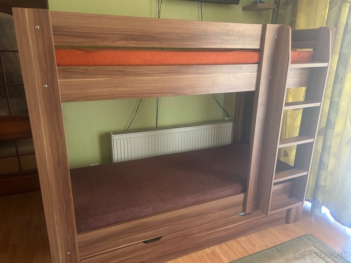 Poschová posteľ s úložnim priestorom