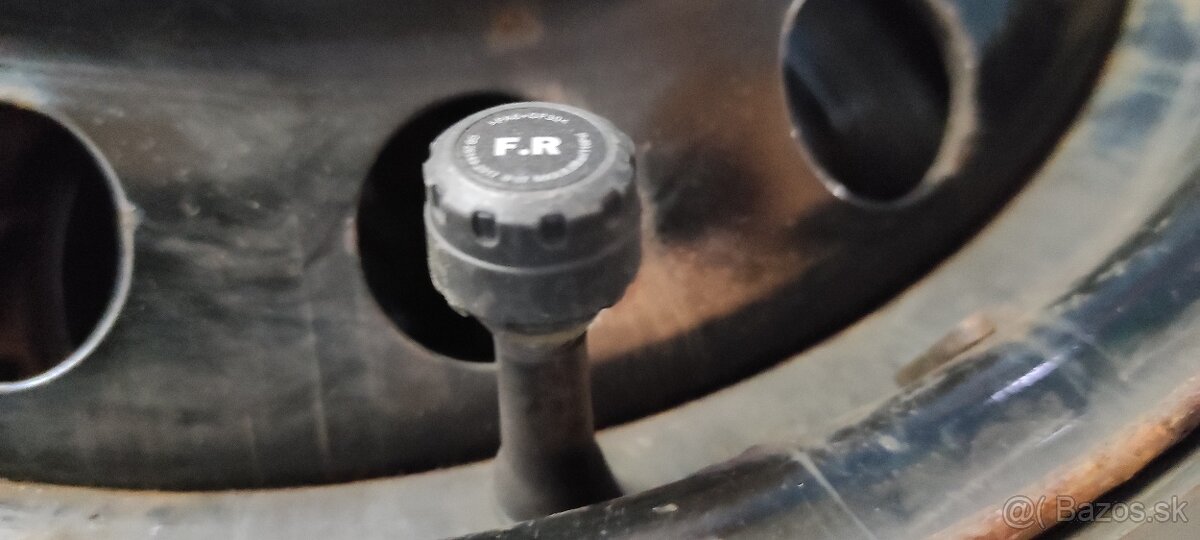 Zimné pneu..na plechových diskoch a tpms sada