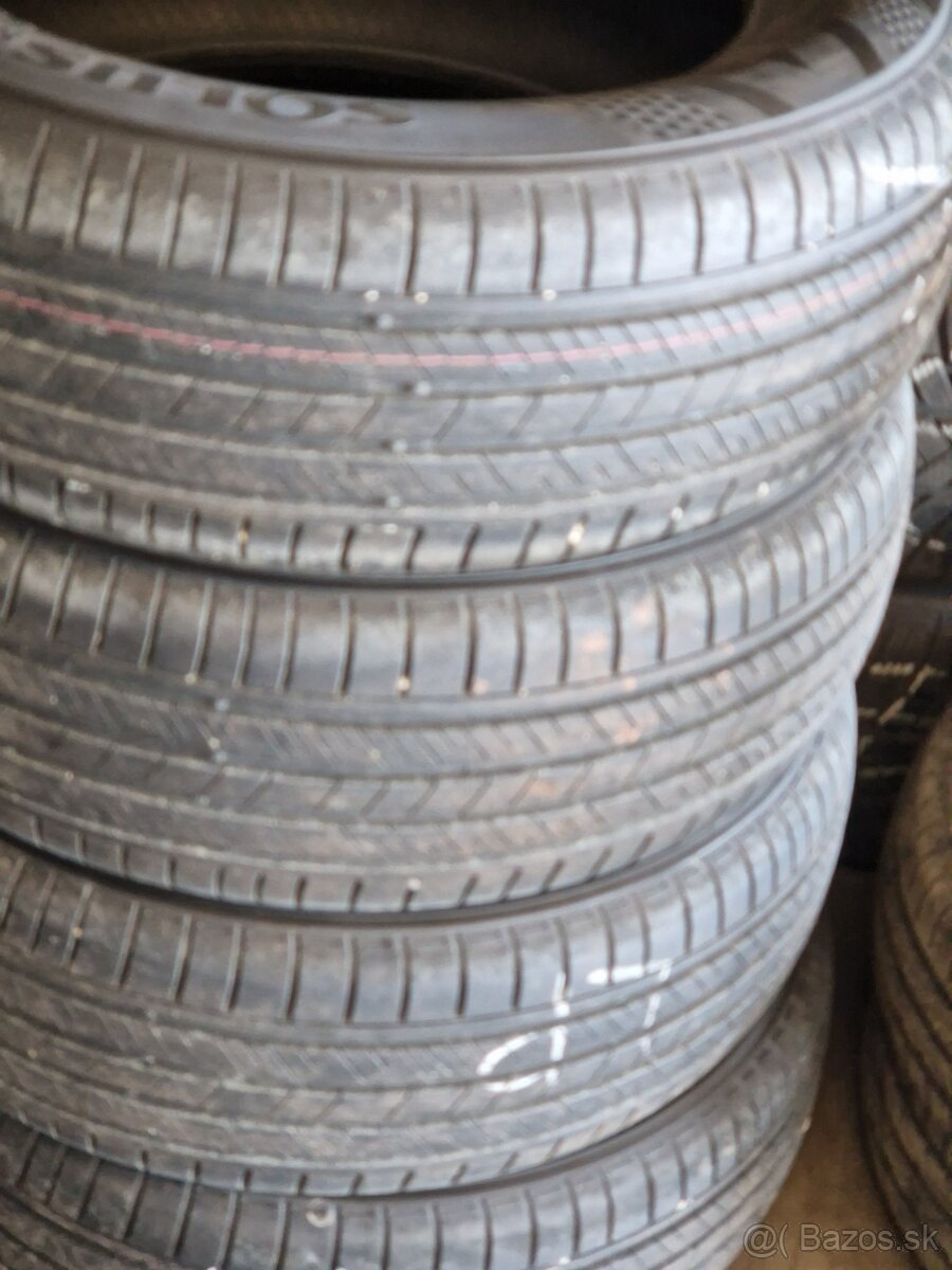 215/60R16 letné kumho..