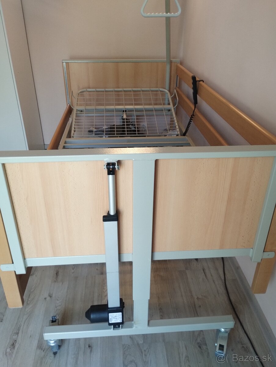 Elektricka polohovacia posteľ