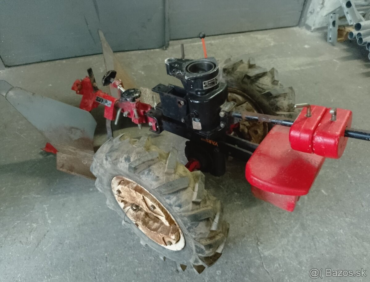 Vari malotraktor,DSK - 317, oboustranný pluh, nastavovací tě