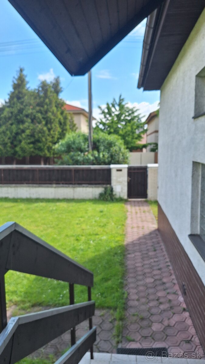 Ponuka prenájmu rod. domu -148m2 na 422m2 pozemku v Ružinove