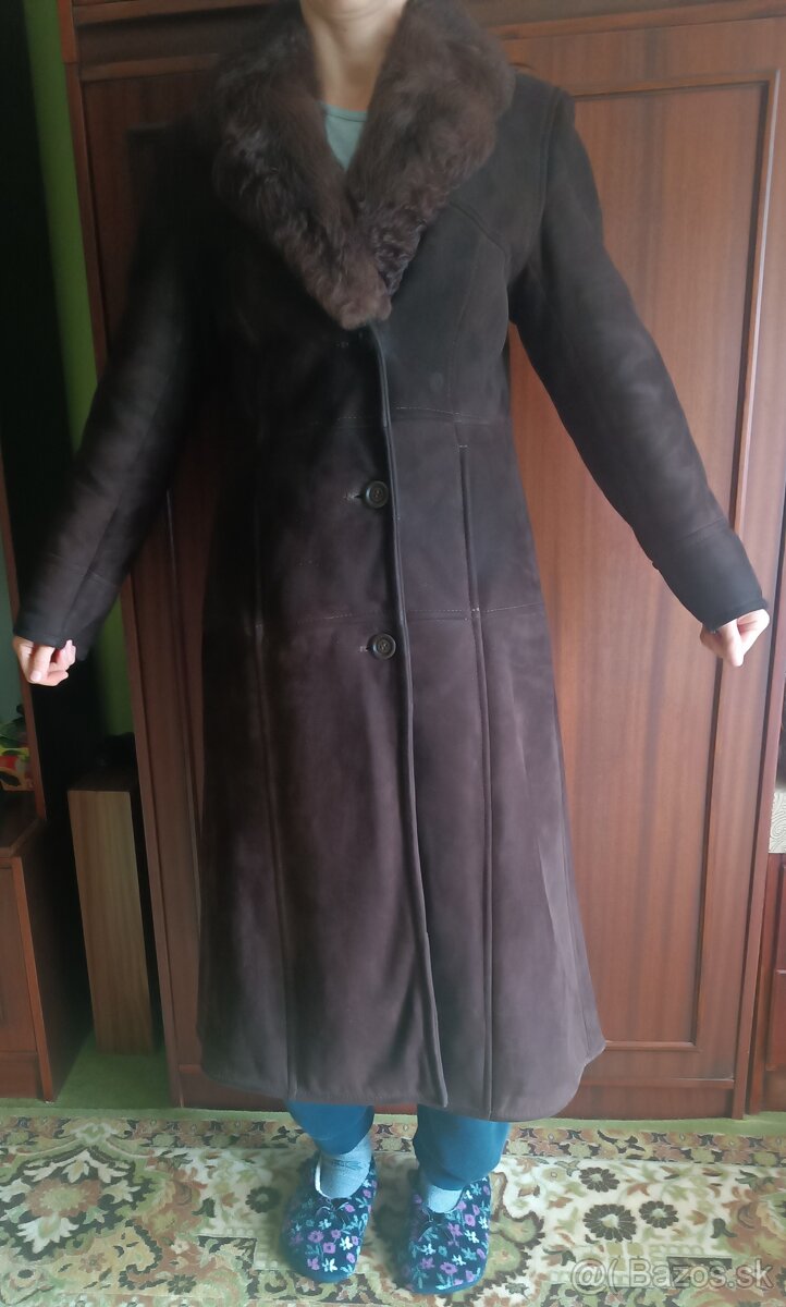 Elegantný dámsky kožený kabát