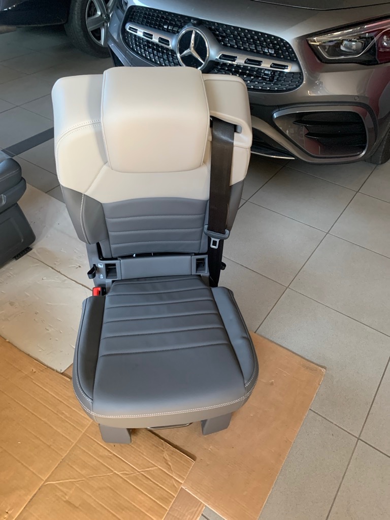 Prostřední kožené sedadlo VW Multivan T7 v Top Stavu