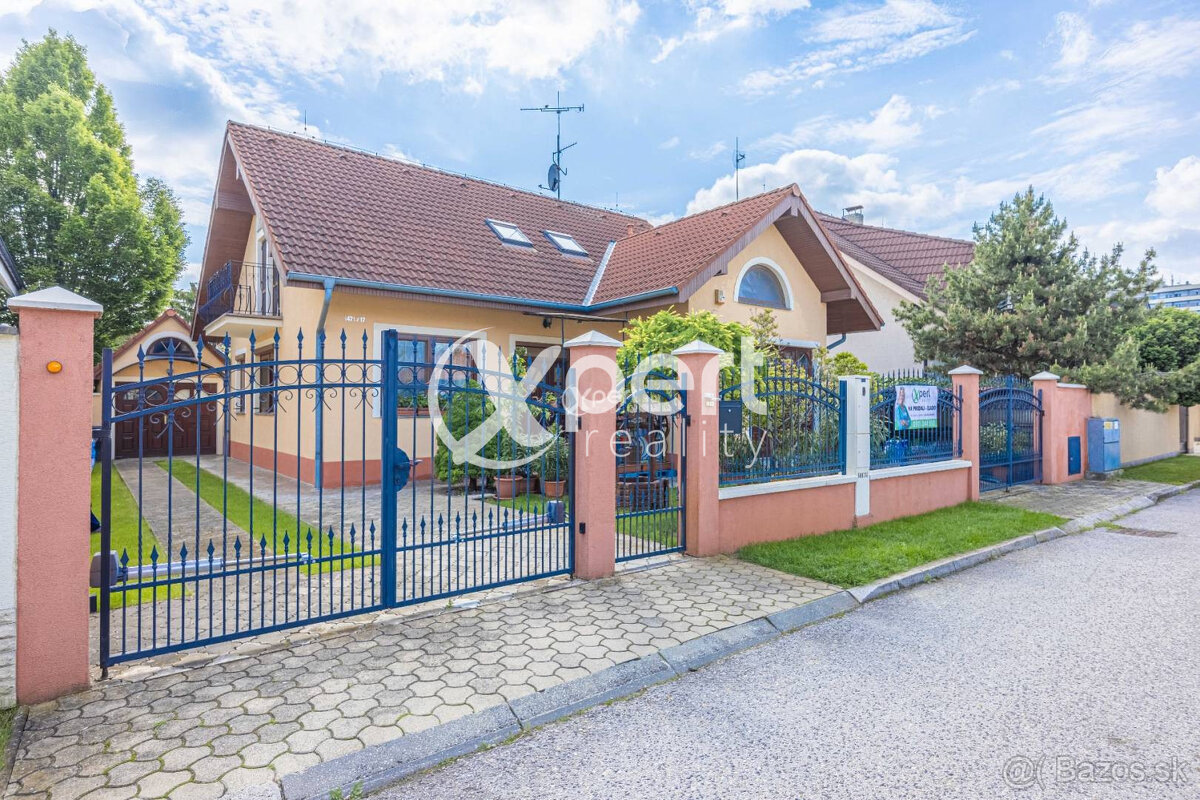 ZNÍŽENÁ CENA. Krásny rodinný dom priamo v centre na predaj