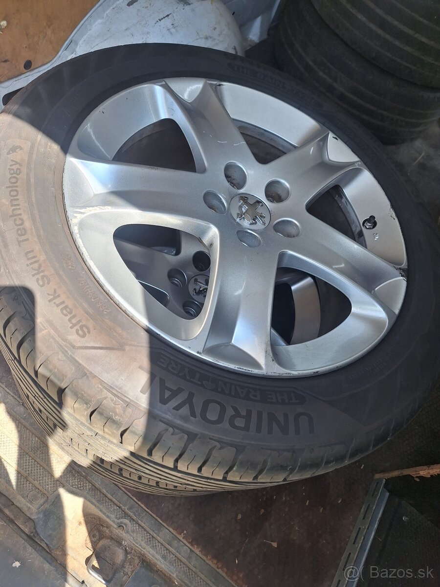 215/55R17  Peugeot 5x108