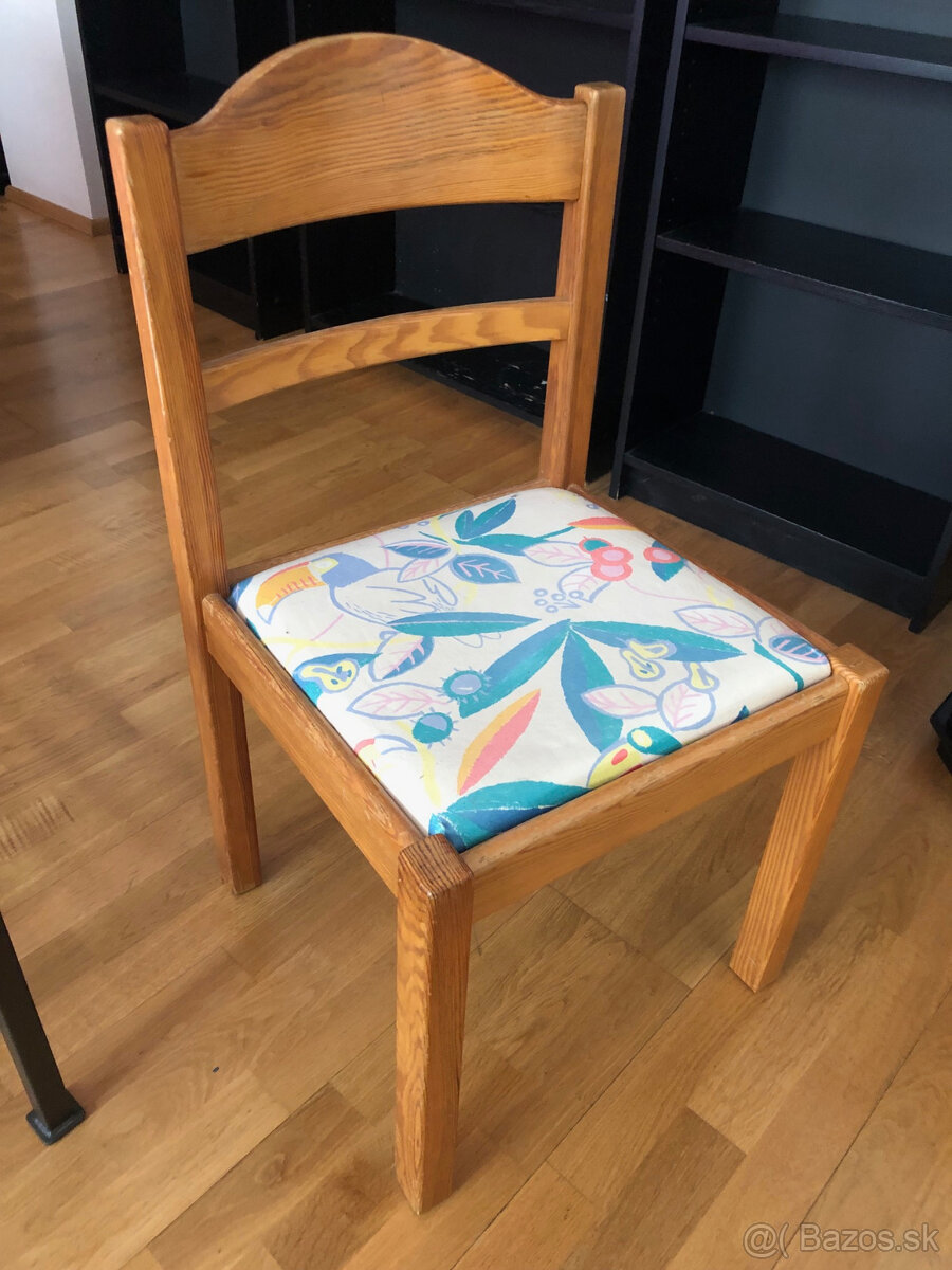 Drevené stoličky – 4 kusy – spolu alebo po jednom