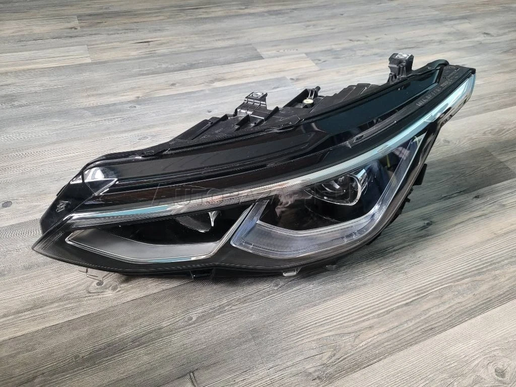 VW GOLF 8 LAVE SVETLO FULL LED