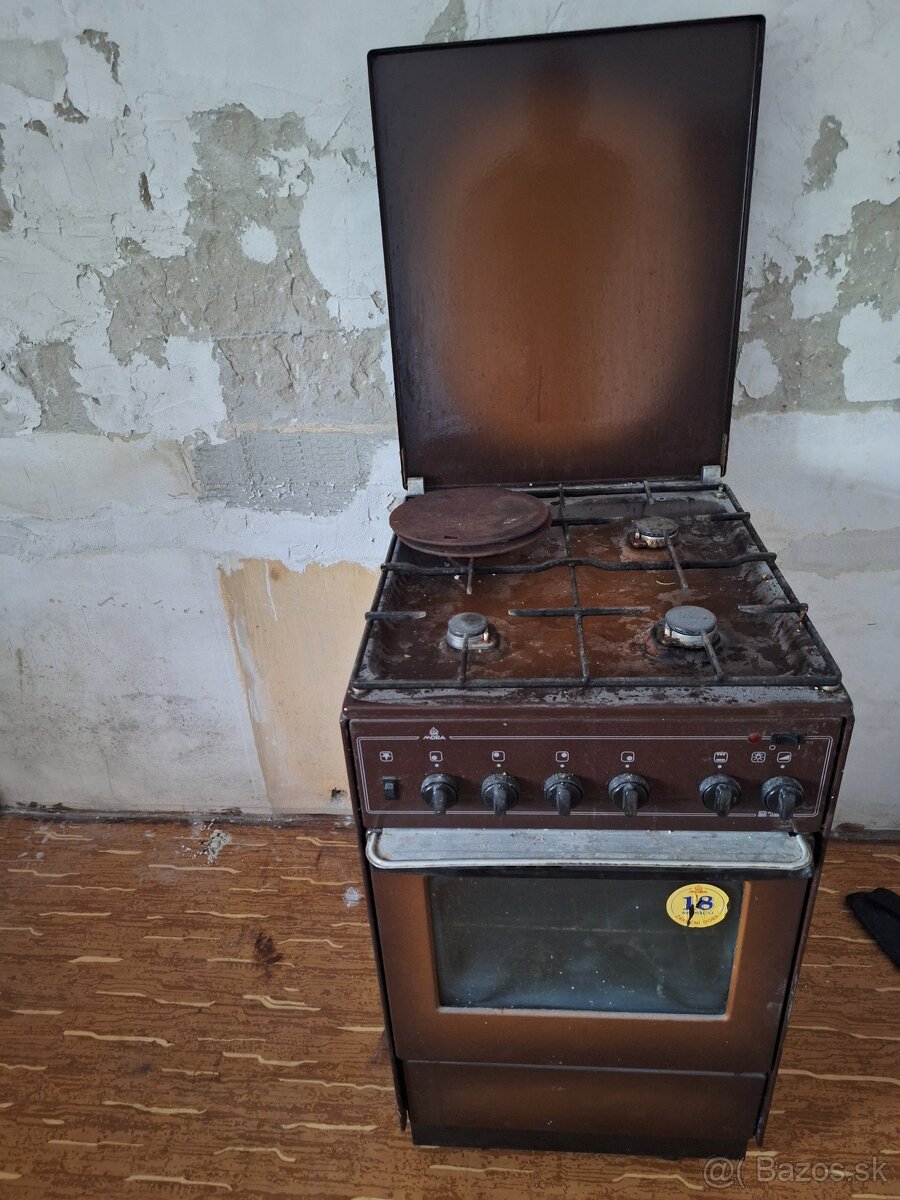 Darujem plynový sporák s elektrickou rúrou