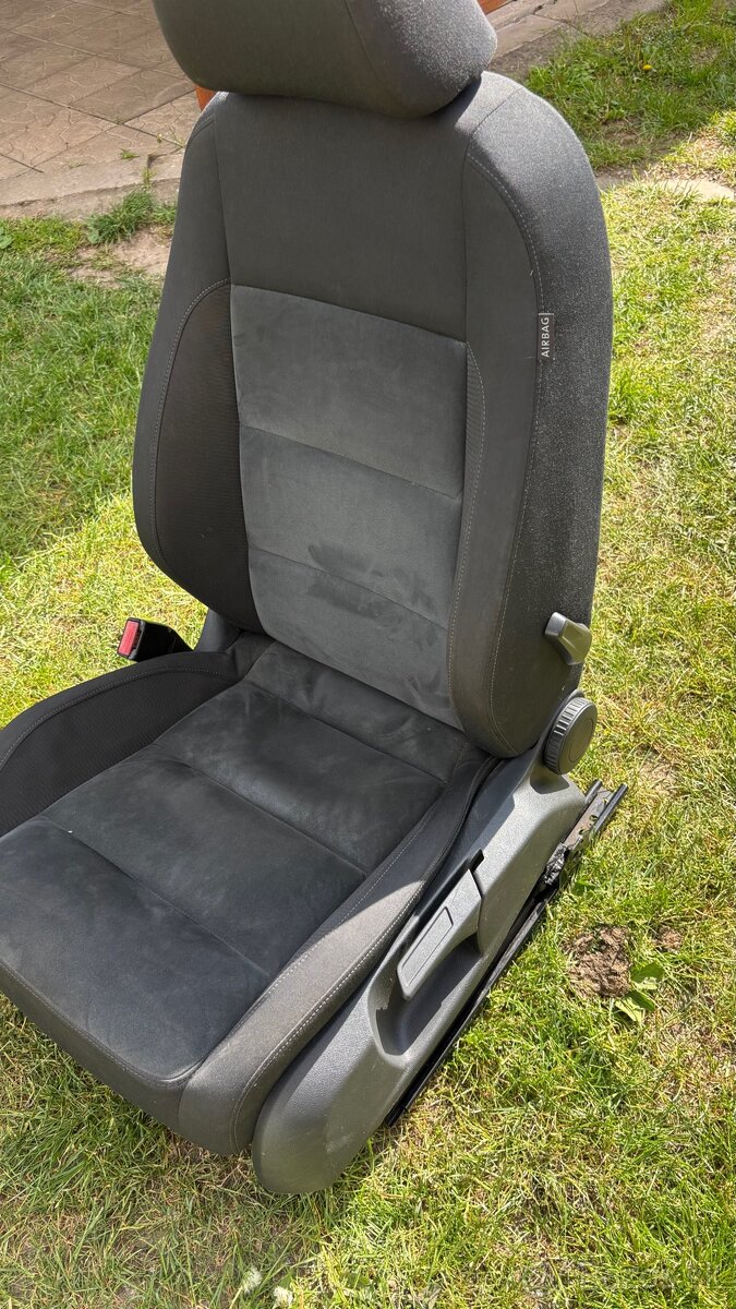 predné sedadla VW golf