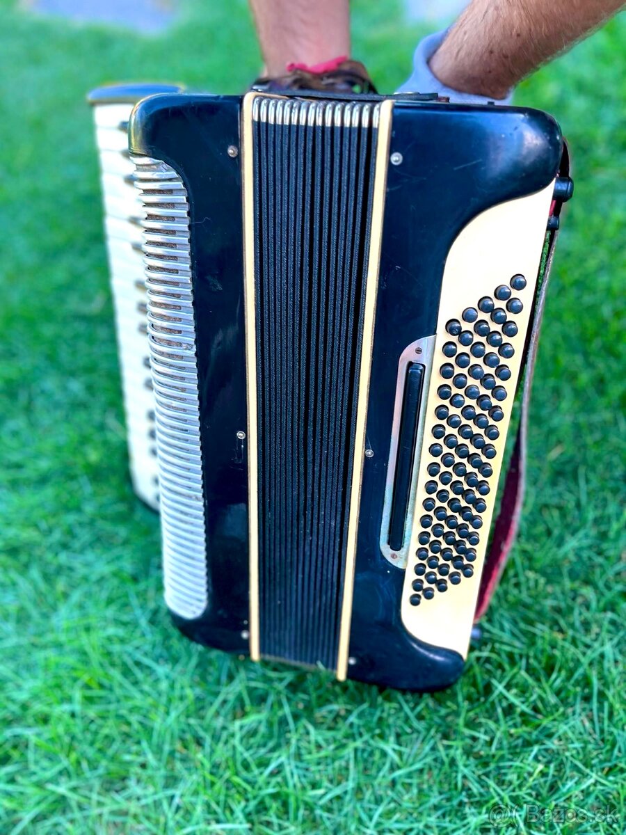 Starožitná harmonika