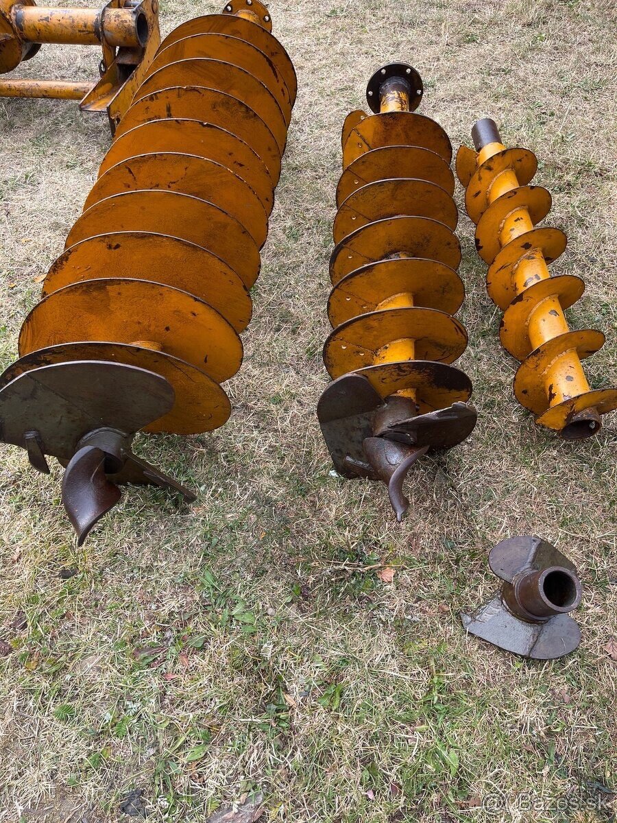 Hydraulicky zemný vrtak