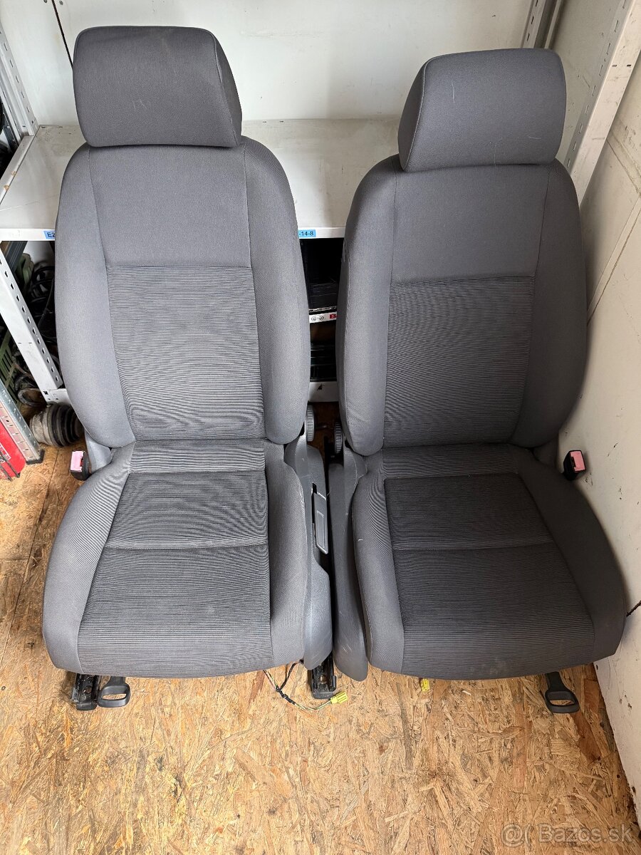 Predám sedadlá volkswagen golf 5