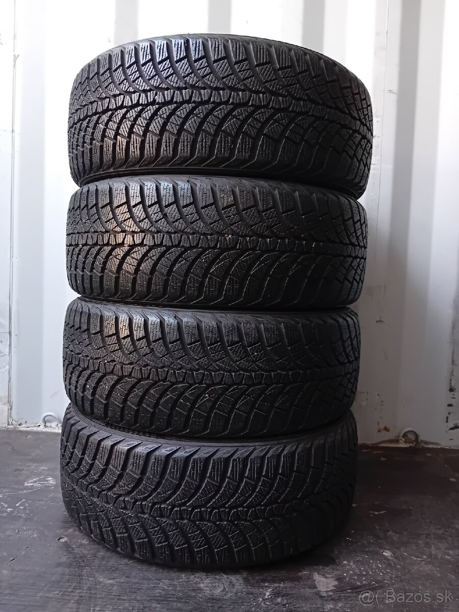 Nové zimné pneu 225/45R18 Kumho