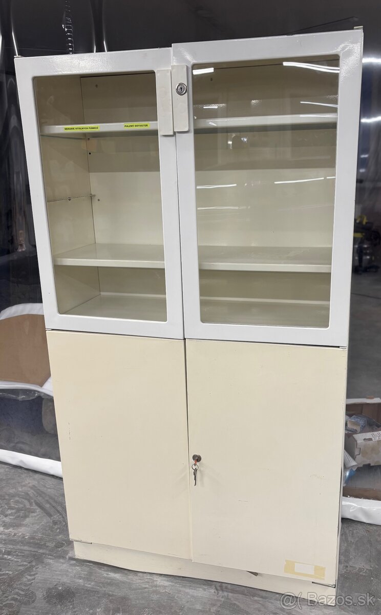 Zdravotnícka Plechová skriňa