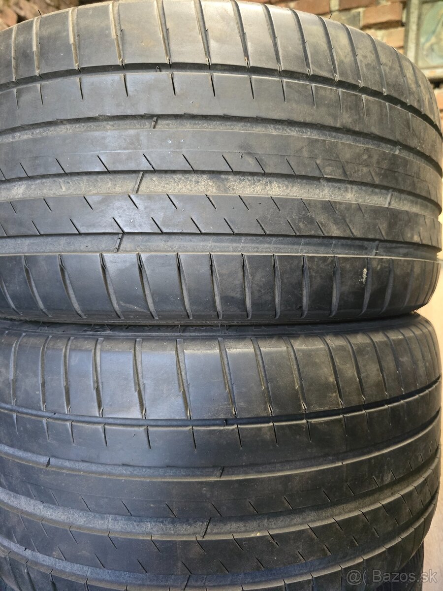 255/40r19