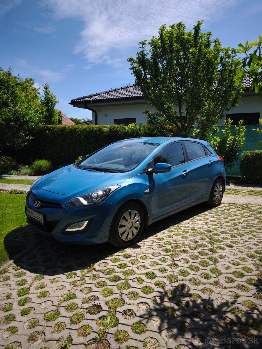Predám HYUNDAI i30 - hatchback, 1.6 MPI DOHC CVVT