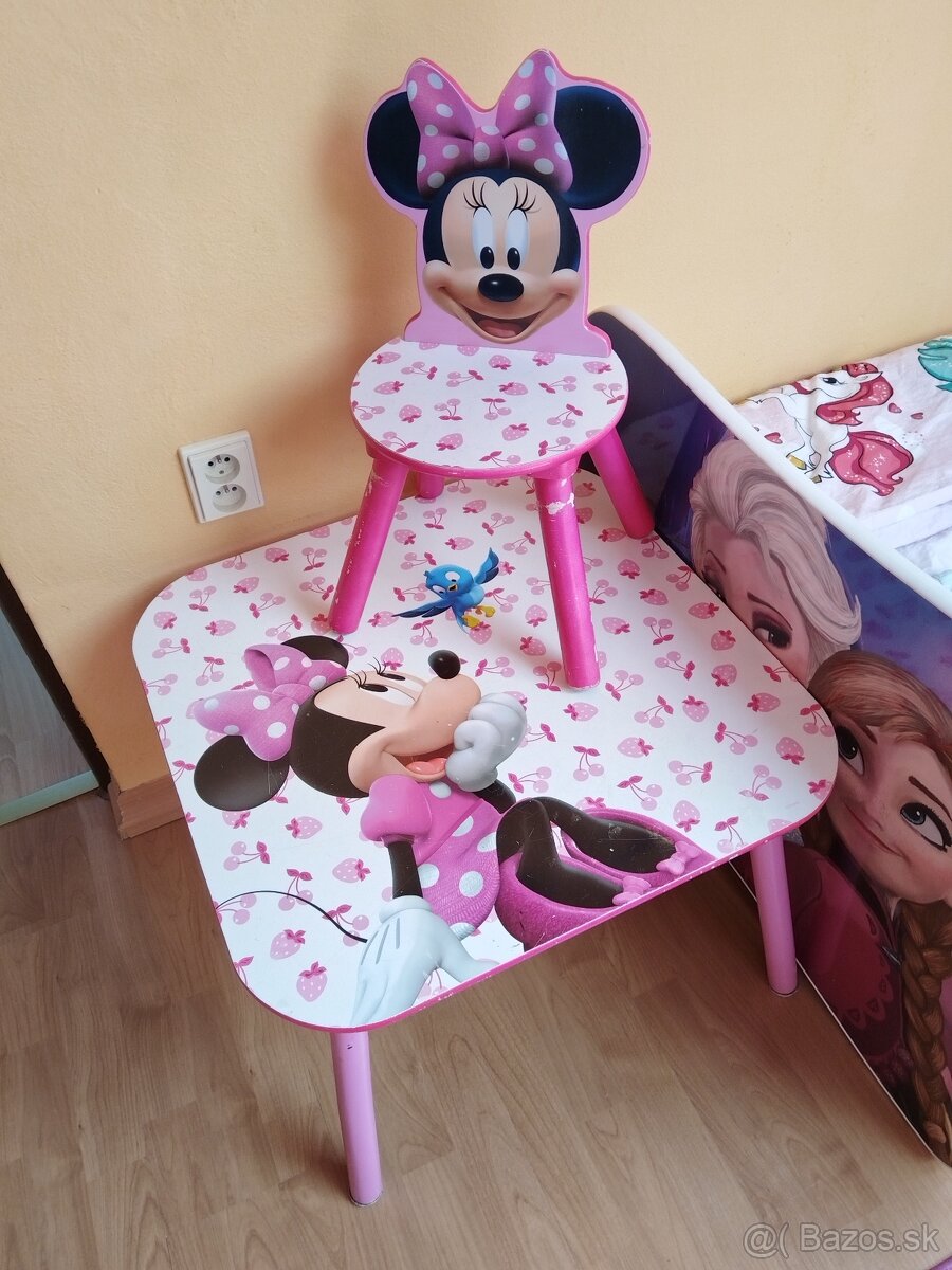 Detsky stolík so stolickami