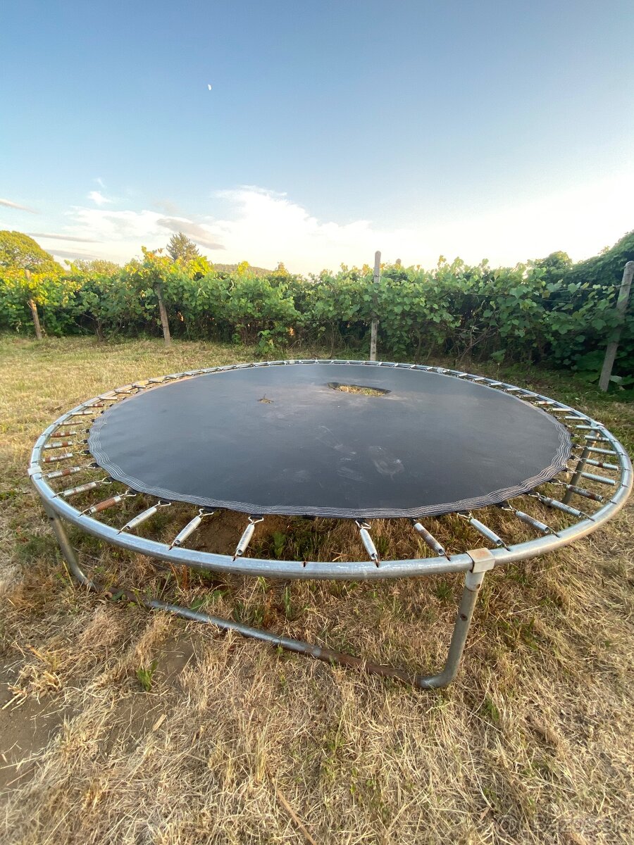 Trampolína