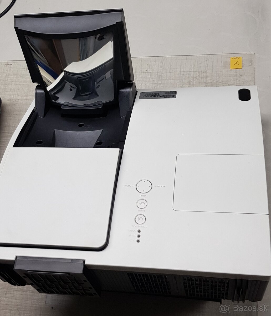 Predam projektor Hitachi ED-A101