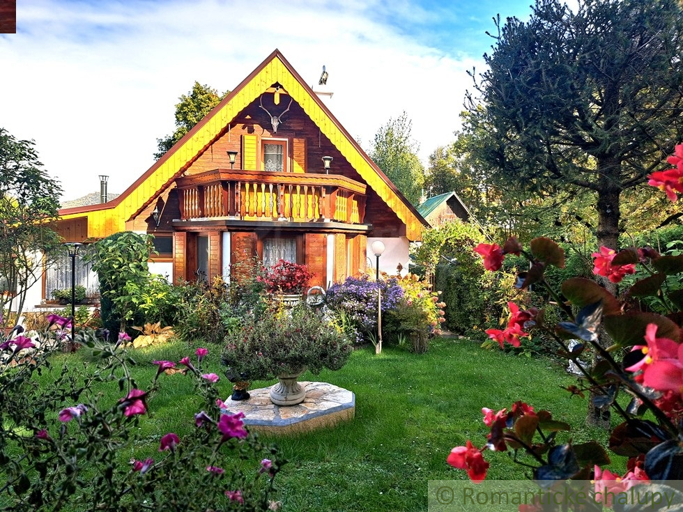 Romantická chata v rekreačnej oblasti v peknom lesnom pros