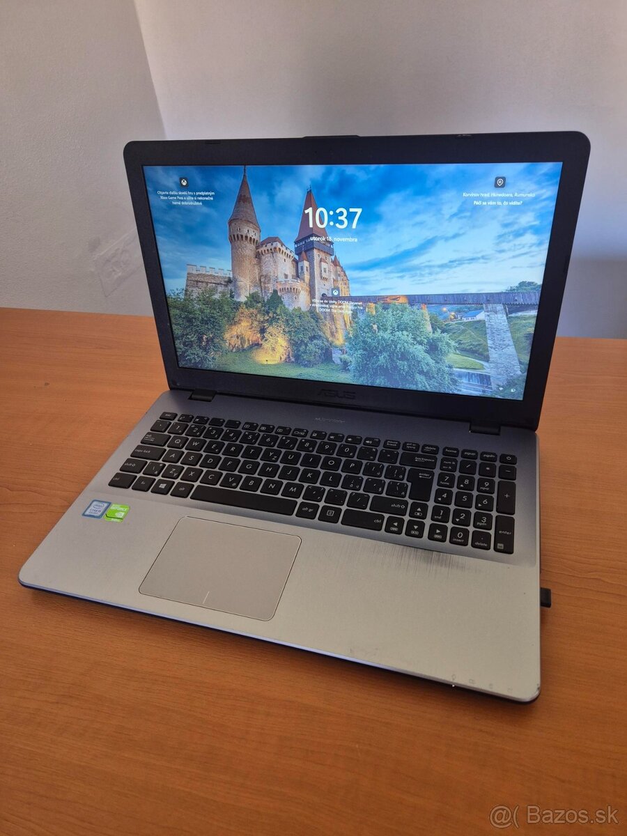 Notebook ASUS X542U/15,6"/i5-8250U/500GB/16GB/Win11 Pro