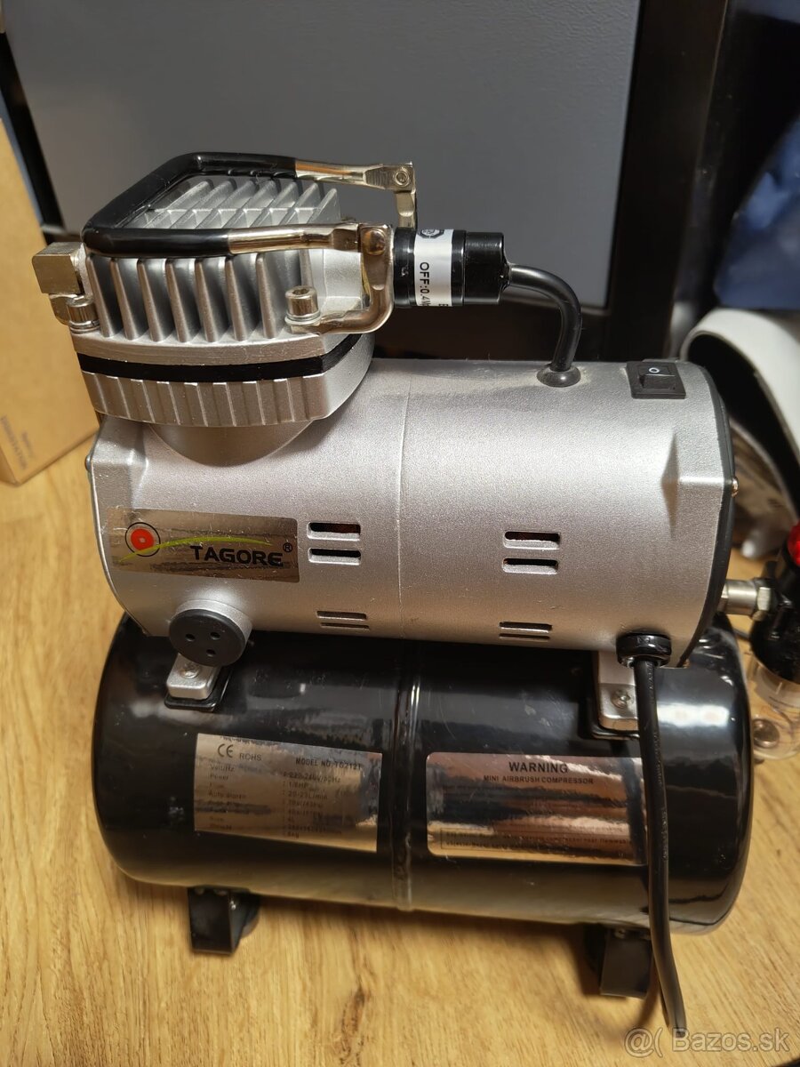 Sada airbrush pištolí (7 ks) s kompresorom a príslušenstvom
