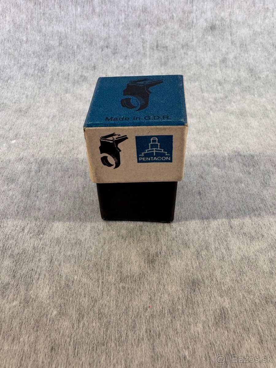 Adaptér sáněk blesku Pentacon.