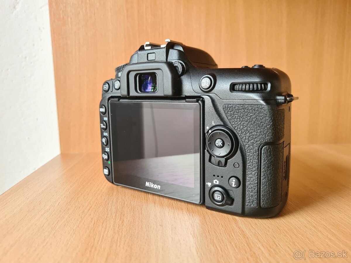 Nikon D7500