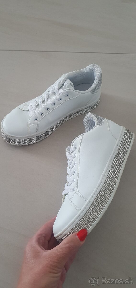 Biele botasky č. 35 Deichmann