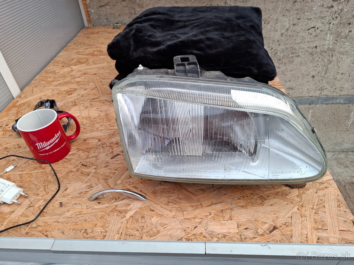 Renault Megane 1 pravé predné svetlo