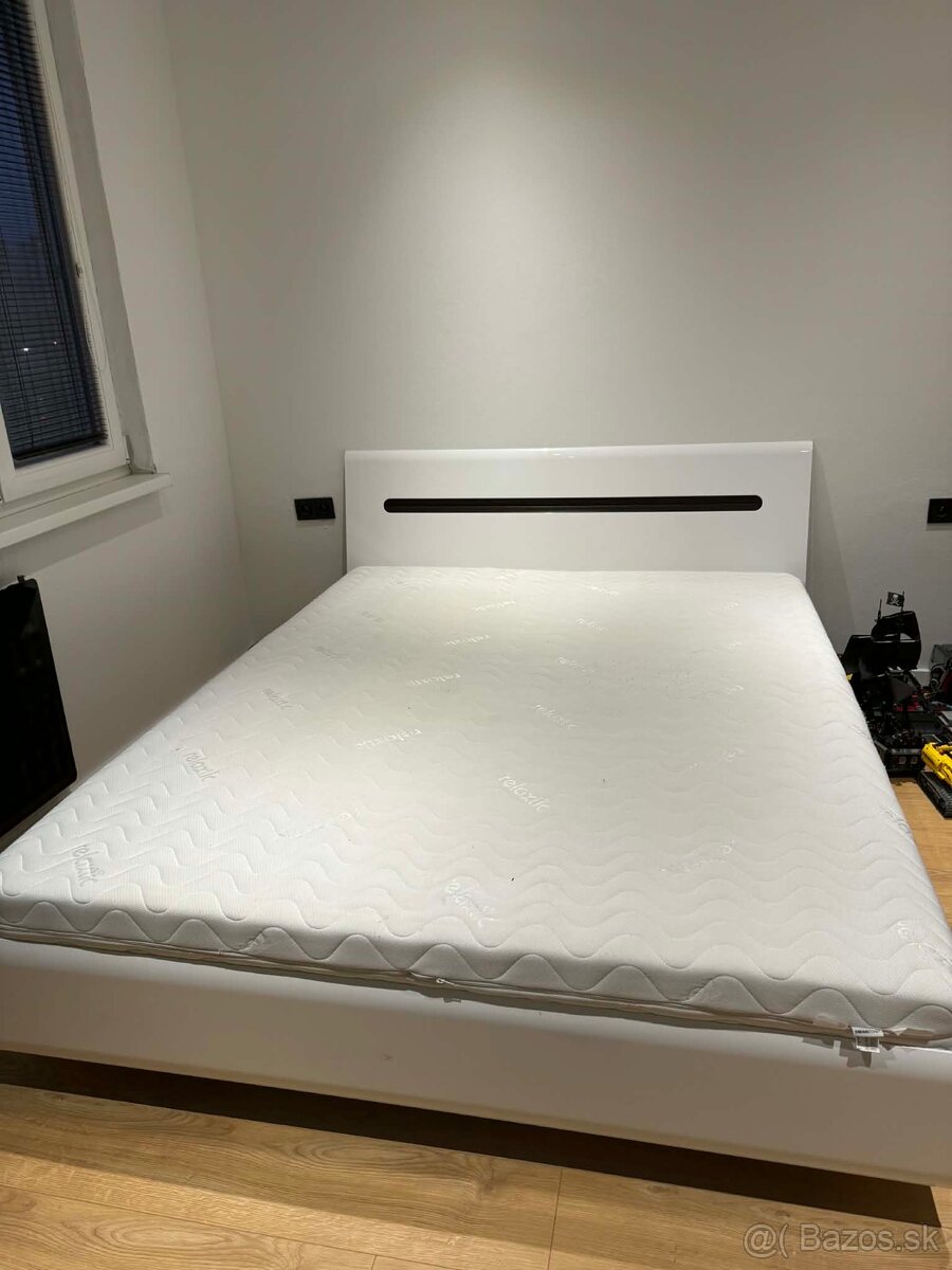 Posteľ 160x200