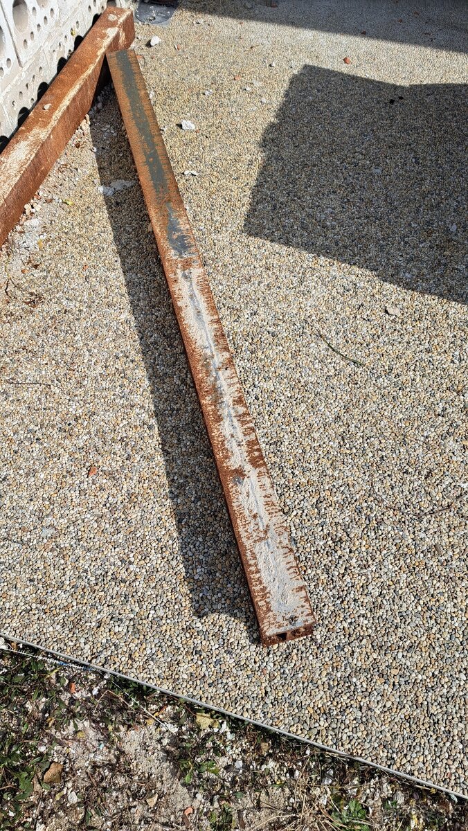Oceľový nosník 2 metre
