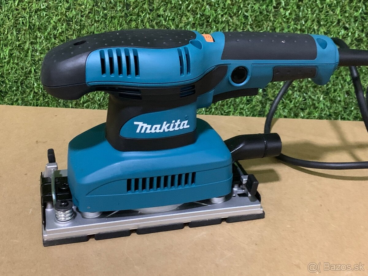 Makita Vibračná brúska s reguláciou 185x93mm, 190W BO3711