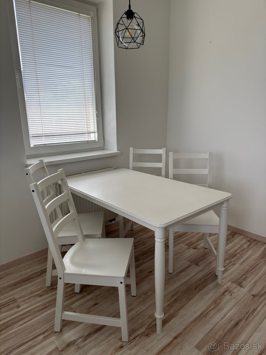 Stôl, 4 stoličky, vankúše na stoličky IKEA DANDERYD