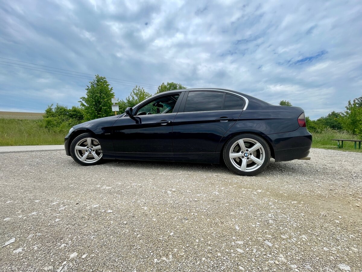 BMW e90 330i 2006