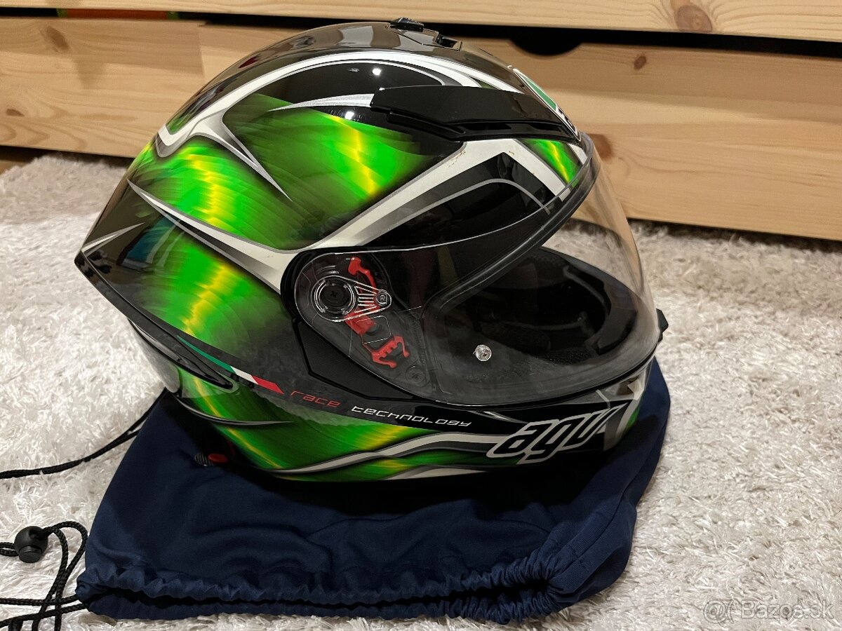 Helma na motorku AGV