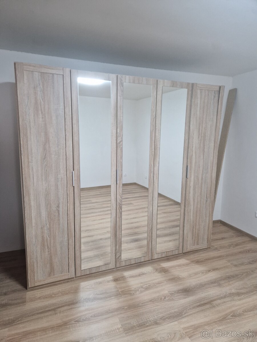 Šatníková skriňa 5-dverová so zrkadlami