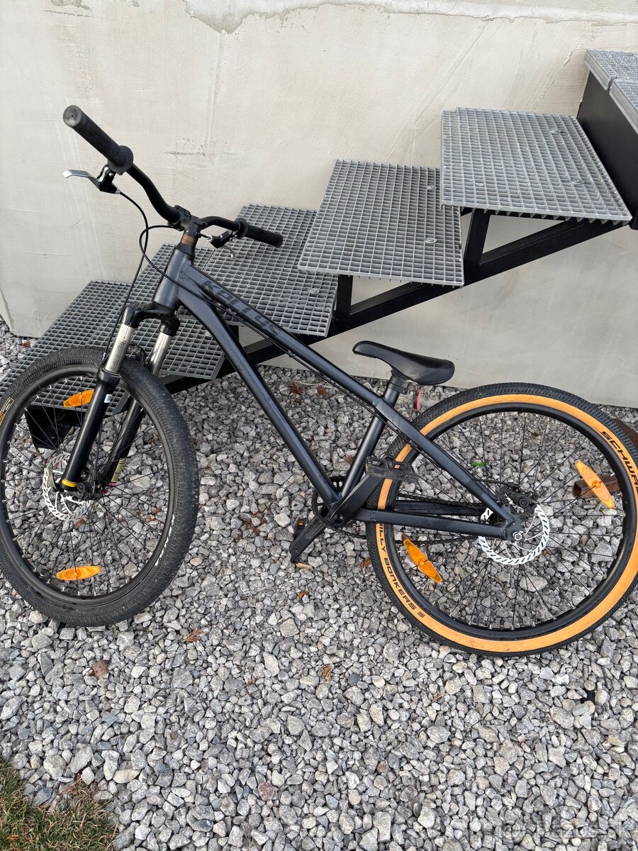 Dirt Bike na Pump-Track KELLYS