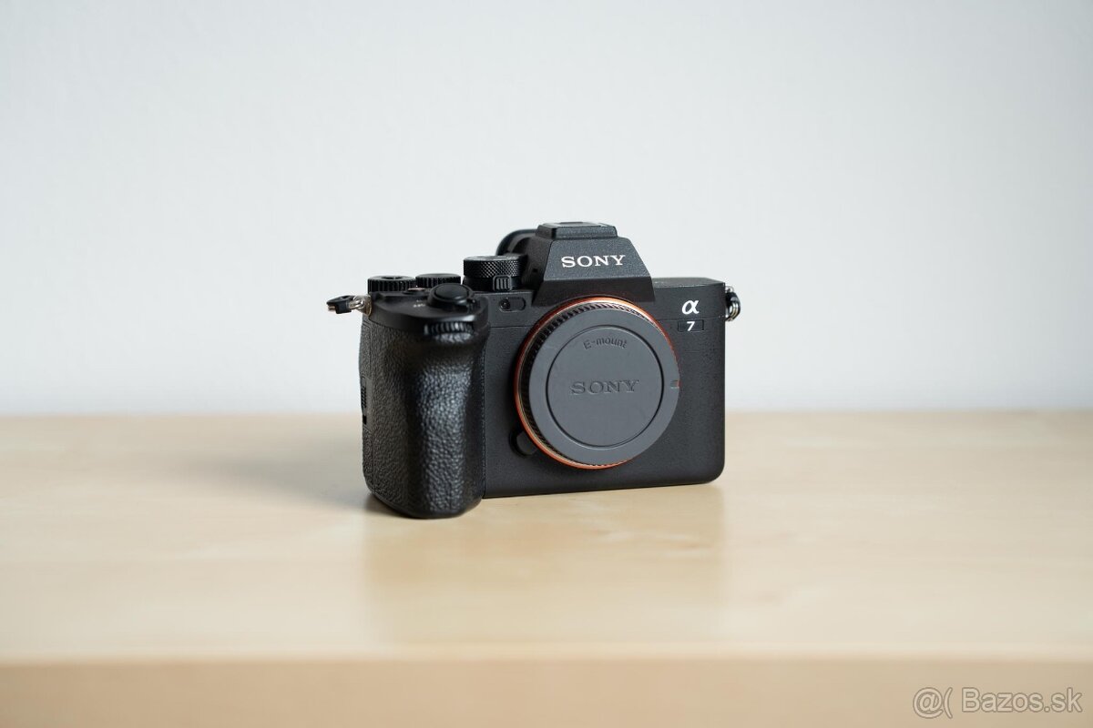 Sony Alpha A7 IV, telo