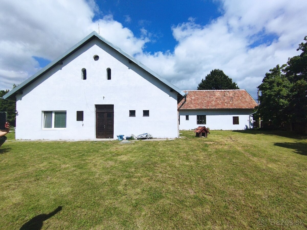 Predám dom s veľkým pozemkom v okrese Levice