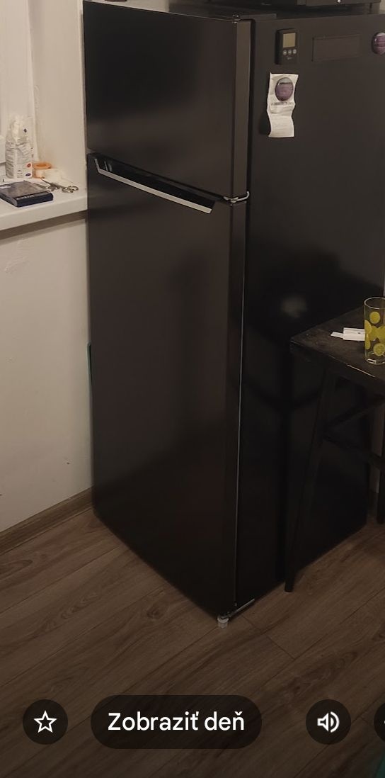 Chladnička s mrazničkou Siguro-čierna