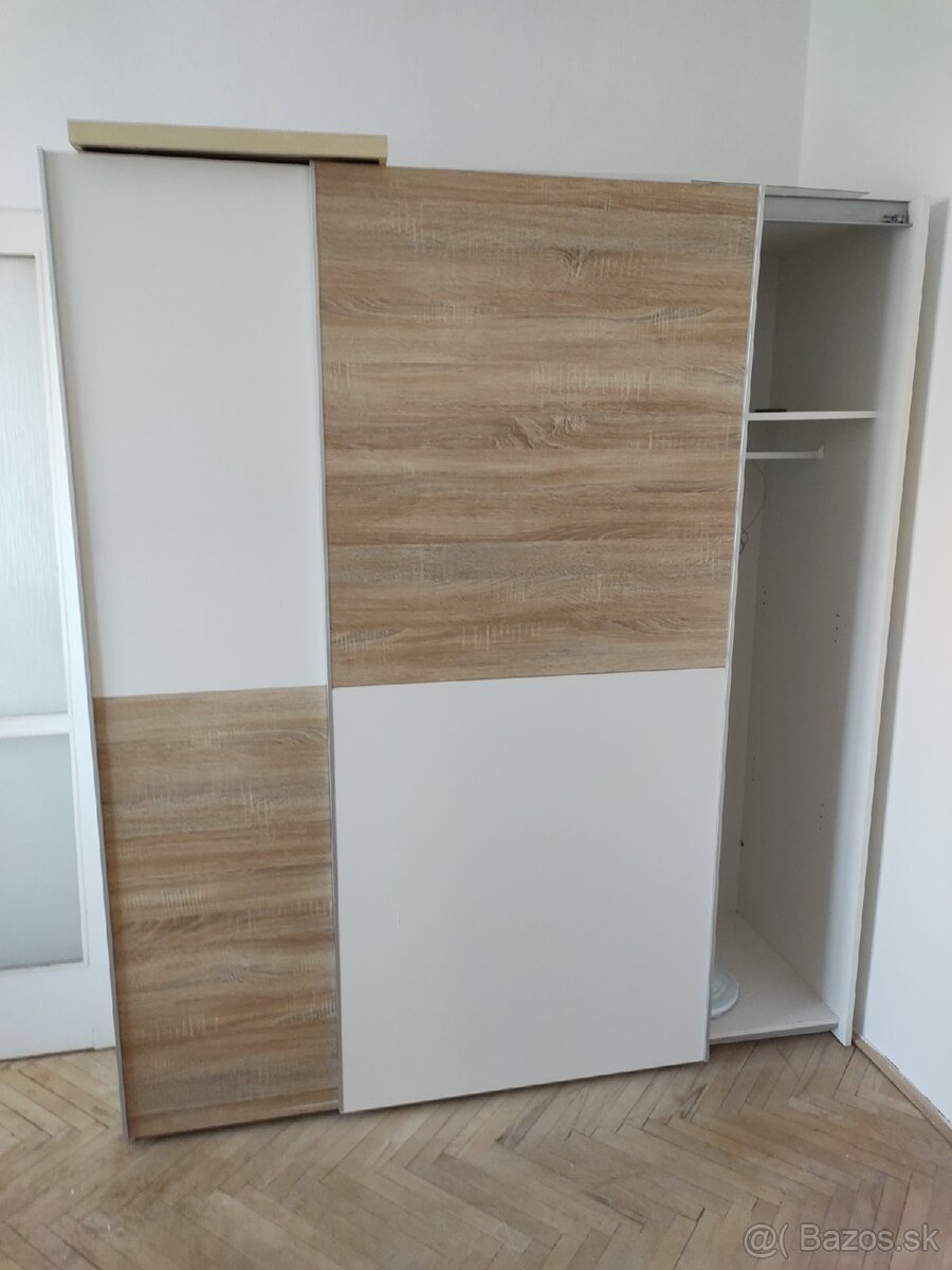 Šatníková skriňa