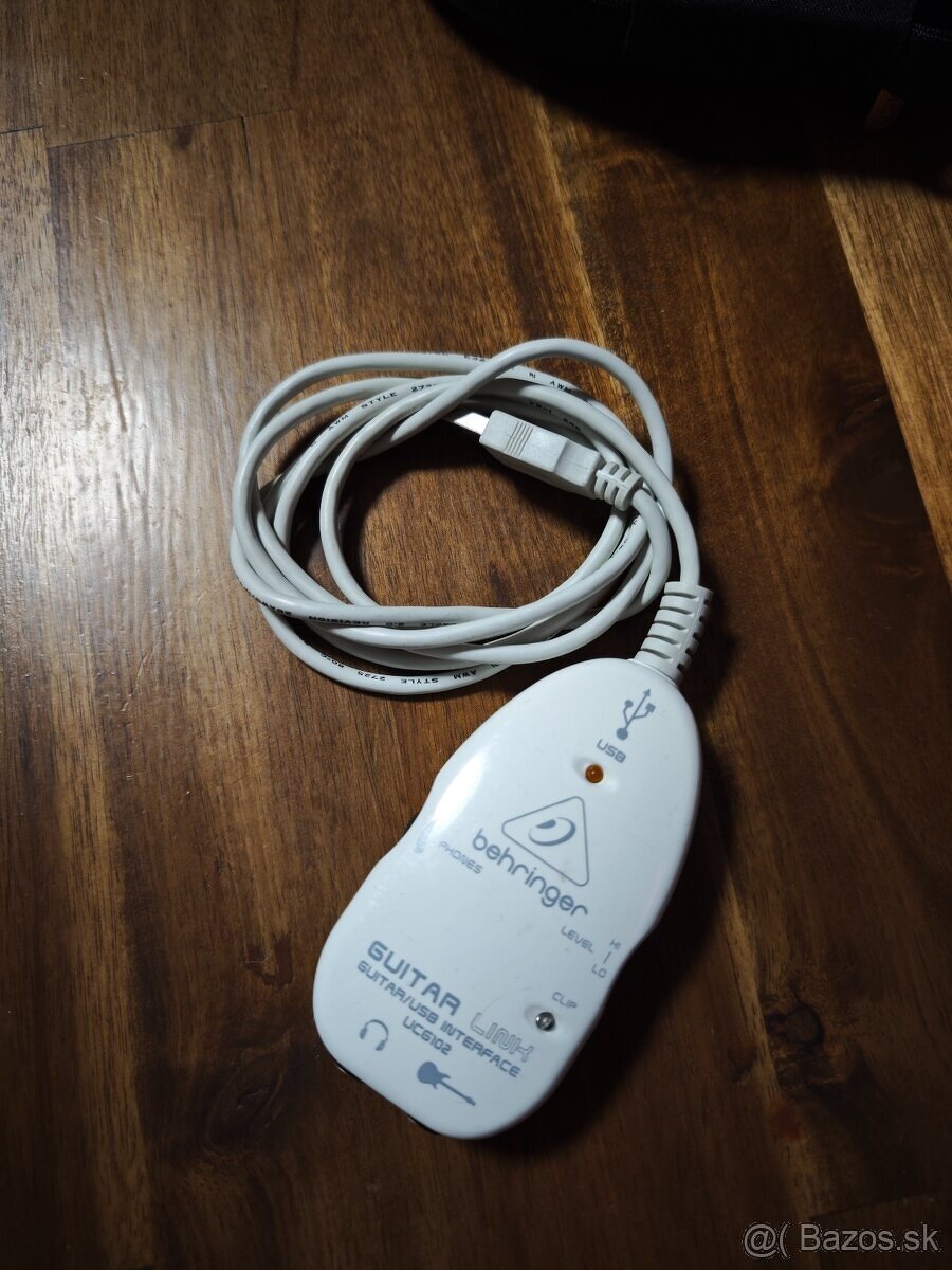 Behringer UCG 102 GUITAR LINK