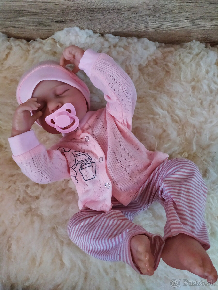 Realistická bábika