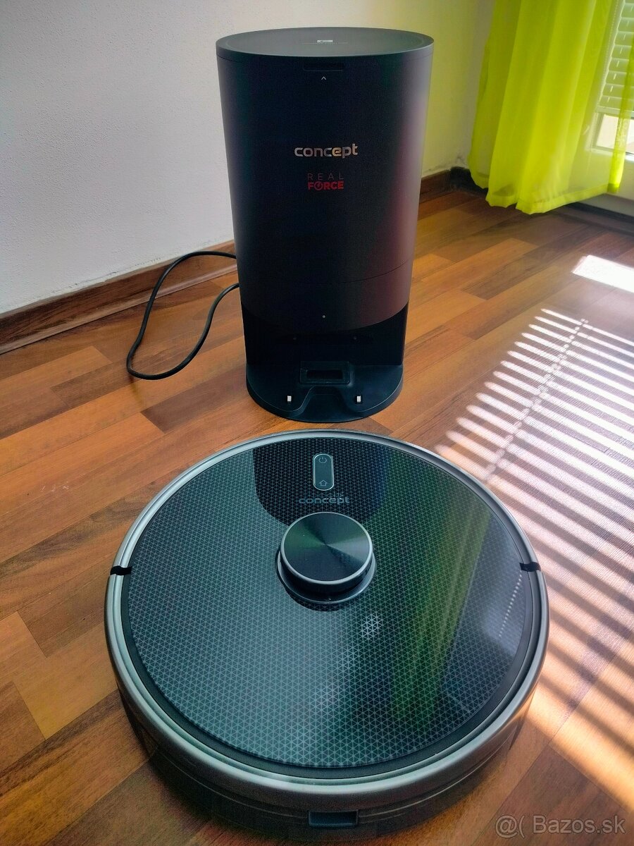 Robotický vysávač Concept so stanicou na prach