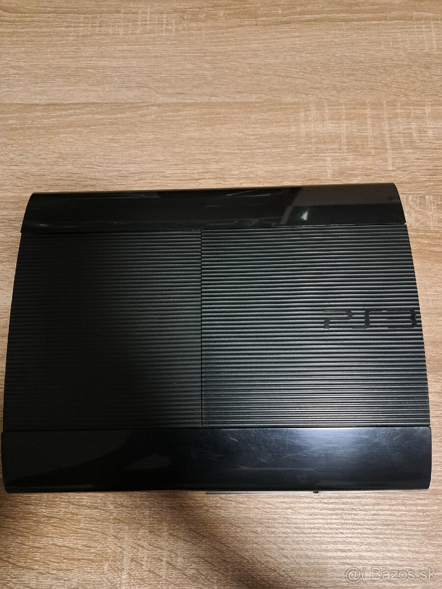 Predám playstation 3 + 2ovladače + 7 hier
