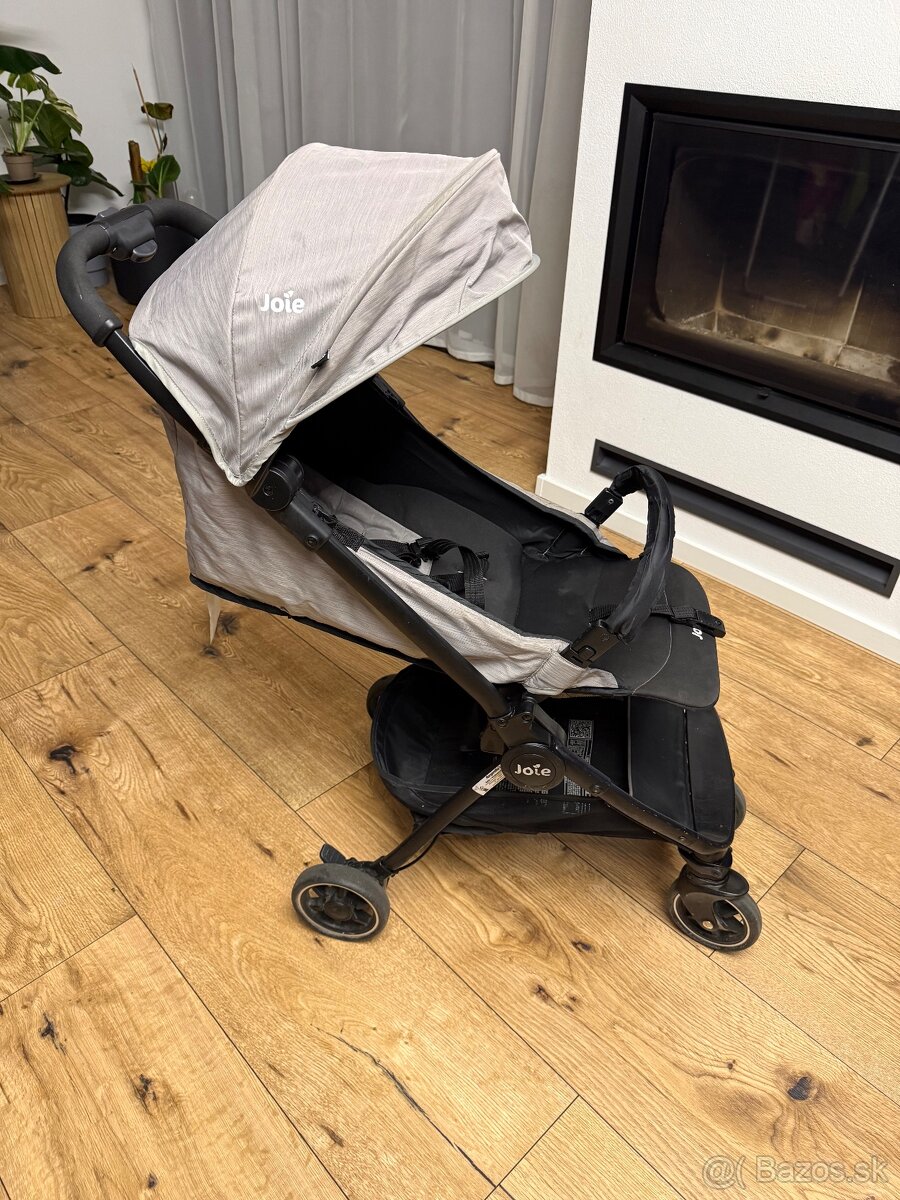 Kočiar Joie pactpro