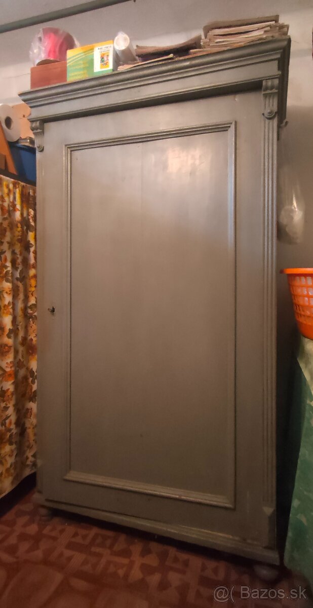 Retro skriňa z masívu