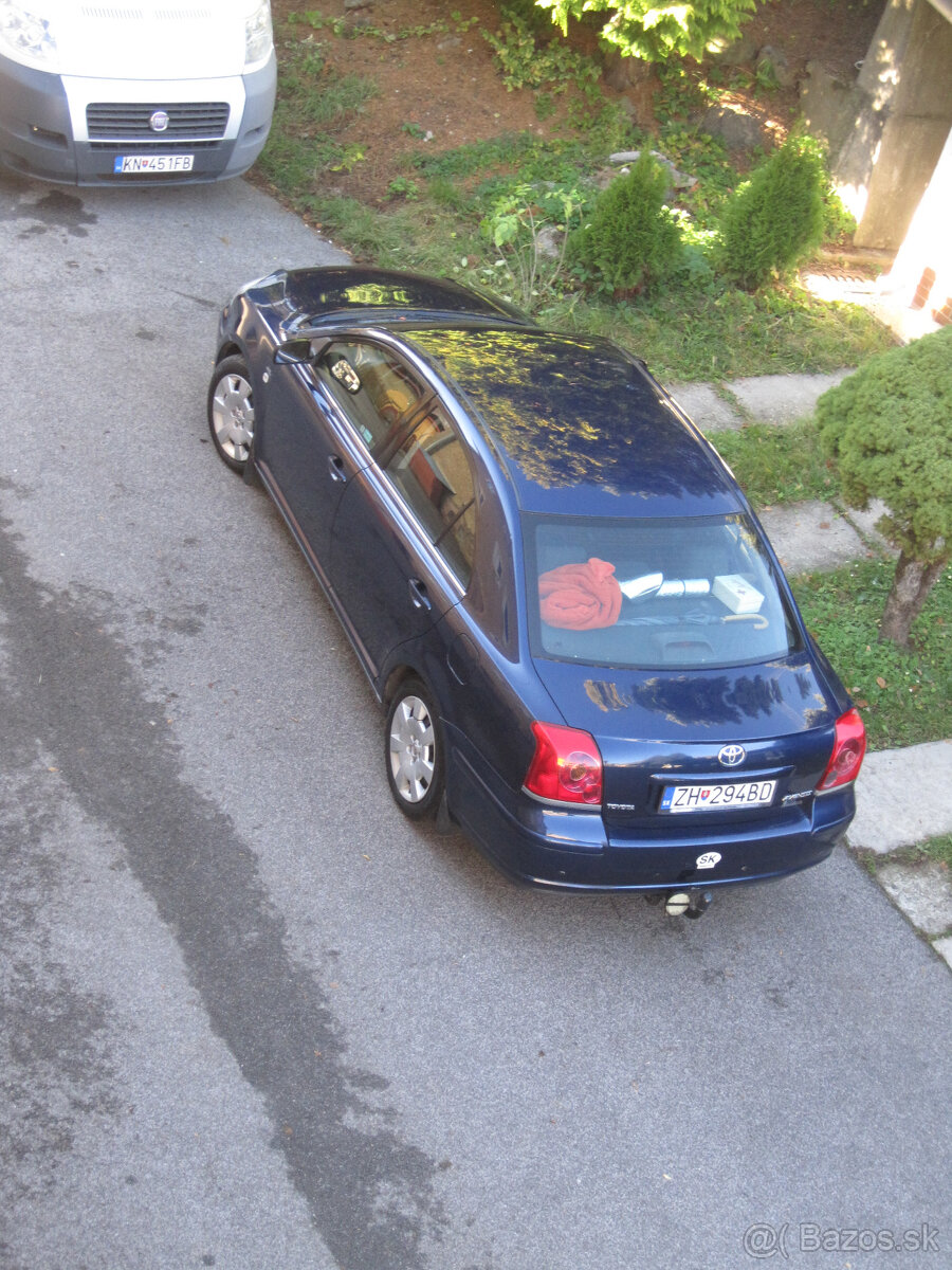 predam toyotu avensis 1.6VVTI 2003